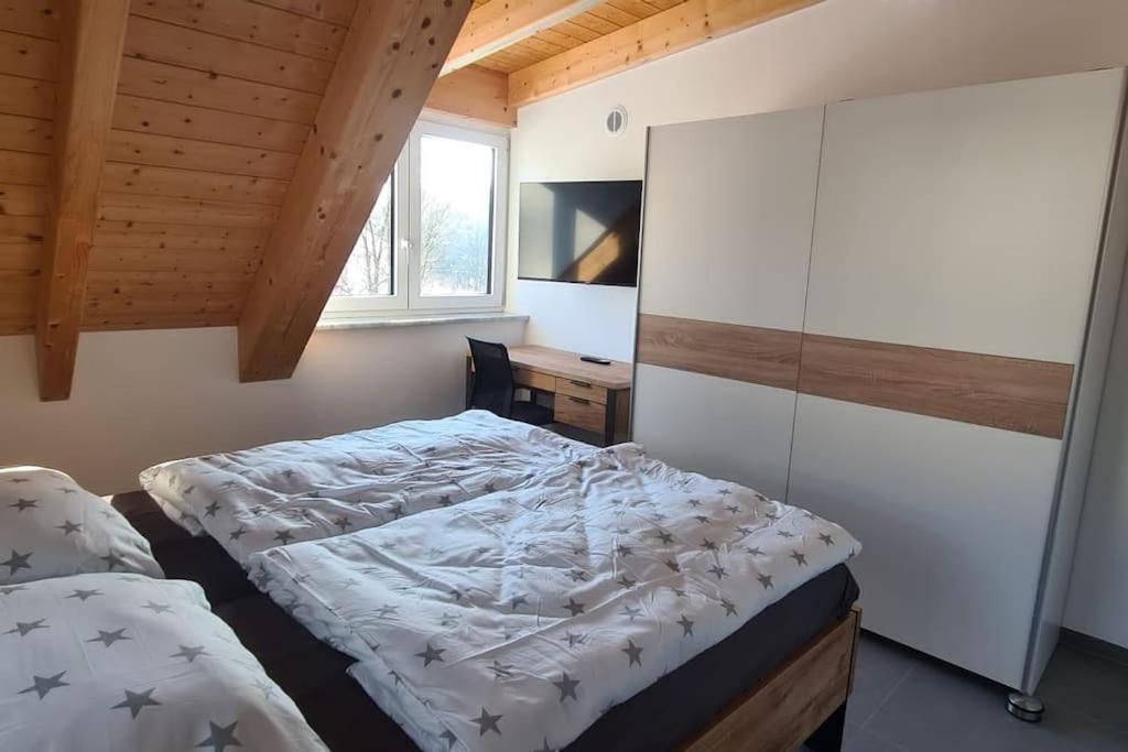 Moderne Ferienunterkunft/Wohnung Burgthann Экстерьер фото